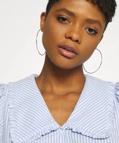 Moves Damen SAFRINA Bluse Light Blue 12 Moves Damen SAFRINA Bluse Light Blue -Moves Offizieller Webshop 0da351dc6916441db749d9b2575bfaff