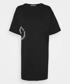 Moves SARALI T Shirt Print Black Damen -Moves Offizieller Webshop 13574568657844a38743bcd13b15ef0a