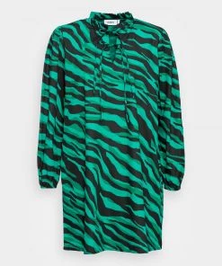 Moves Damen LUSI Freizeitkleid Greenbriar -Moves Offizieller Webshop 1d4a6ad011784837b0bf64cb9bf5e23a