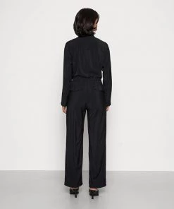 Moves KIT Jumpsuit Black Damen 9 Moves KIT Jumpsuit Black Damen -Moves Offizieller Webshop 273ba428c10249e69c7bdbaeebc250fc