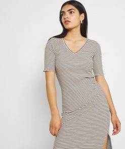 Moves Damen MOLISA Freizeitkleid Cocoon -Moves Offizieller Webshop 4cc65cbd80d0435abf991f555c72aaa7