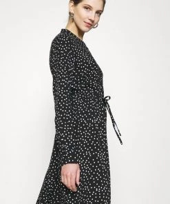 Moves Damen TANISA Blusenkleid Black -Moves Offizieller Webshop 4de58d31bfaf4cd19844a3237ac91f14