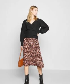 Moves PATTI Langarmshirt Black Damen -Moves Offizieller Webshop 5871dae871de4995a3ef22bc25ebc412