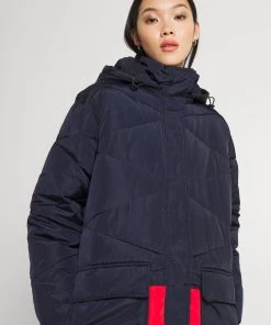 Moves Damen OLINES Wintermantel Fiery Red -Moves Offizieller Webshop 5b2ffd7c207f4c20b7e108312820e028