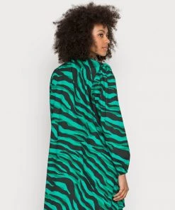 Moves Damen LUSI Freizeitkleid Greenbriar -Moves Offizieller Webshop 6c9644332b9d4ee7a89931a4e572864d