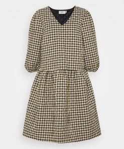 Moves KVILLE 1983 Freizeitkleid Cocoon Damen -Moves Offizieller Webshop 7555e72f29cf4f9ca1cd03ad376409bc