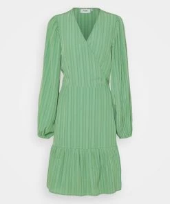 Moves Damen MALLAS Freizeitkleid Fair Green -Moves Offizieller Webshop a5300c8c5a374a6cbe9e7672a6003f36