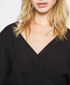 Moves PATTI Langarmshirt Black Damen -Moves Offizieller Webshop a61443036c1f484f92e3c9ed34e3aa69