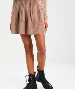 Moves Damen KIA Faltenrock Warm Sand