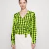 Moves PATTI WRAP Bluse Neon Green Damen -Moves Offizieller Webshop ccaa59bffc844aa580e674185f1f7210