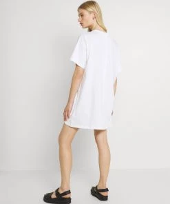 Moves SARALI T Shirt Print White Damen -Moves Offizieller Webshop d0653e2fc0604d5296ef4662cb5e9621