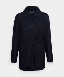 Moves Damen SUSTILLA Kurzmantel Navy Blazer -Moves Offizieller Webshop d25a30782b9c498b875667b494b3e096