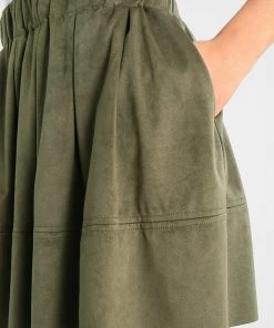 Moves KIA A Linien Rock Dusty Olive Green Damen -Moves Offizieller Webshop d3ddeaa331a944d2942c1dfb31d28721