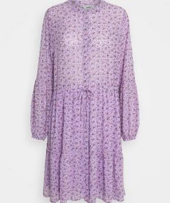 Moves Damen ESTY Blusenkleid Lavender 12 Moves Damen ESTY Blusenkleid Lavender -Moves Offizieller Webshop e463a7267f714ebea25b90f112b8b823