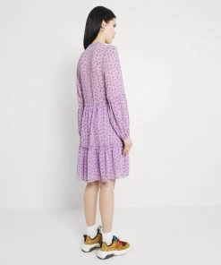 Moves Damen ESTY Blusenkleid Lavender 10 Moves Damen ESTY Blusenkleid Lavender -Moves Offizieller Webshop e5e66afcbaae49758ee87c075bb2fed7