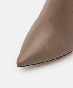 L37 Damen A LITTLE BIT LONGER Stiefel Brown -Moves Offizieller Webshop 2af933d8b8e24bec939d644b91475019