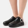 L37 Damen IN MY ARMS Pantolette Flach Black -Moves Offizieller Webshop 446fc386e13445318f192d64ce25d059