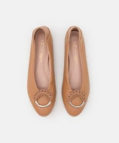 L37 Damen YELLOW RIVER Klassischer Ballerina Brown -Moves Offizieller Webshop 5341b8e8f314402da76e7ee5d5985731