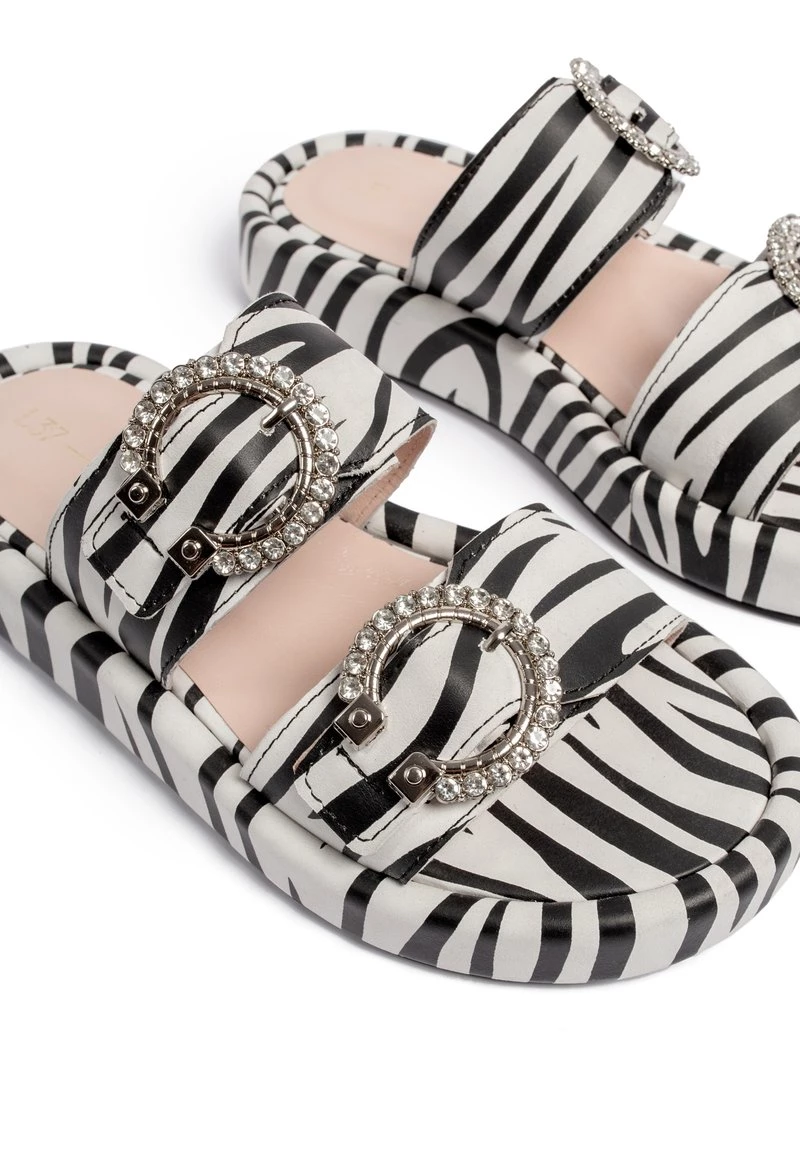 L37 IT'S UNUSUAL Riemensandalette White And Black Damen 6 L37 IT'S UNUSUAL Riemensandalette White And Black Damen – Bild 4