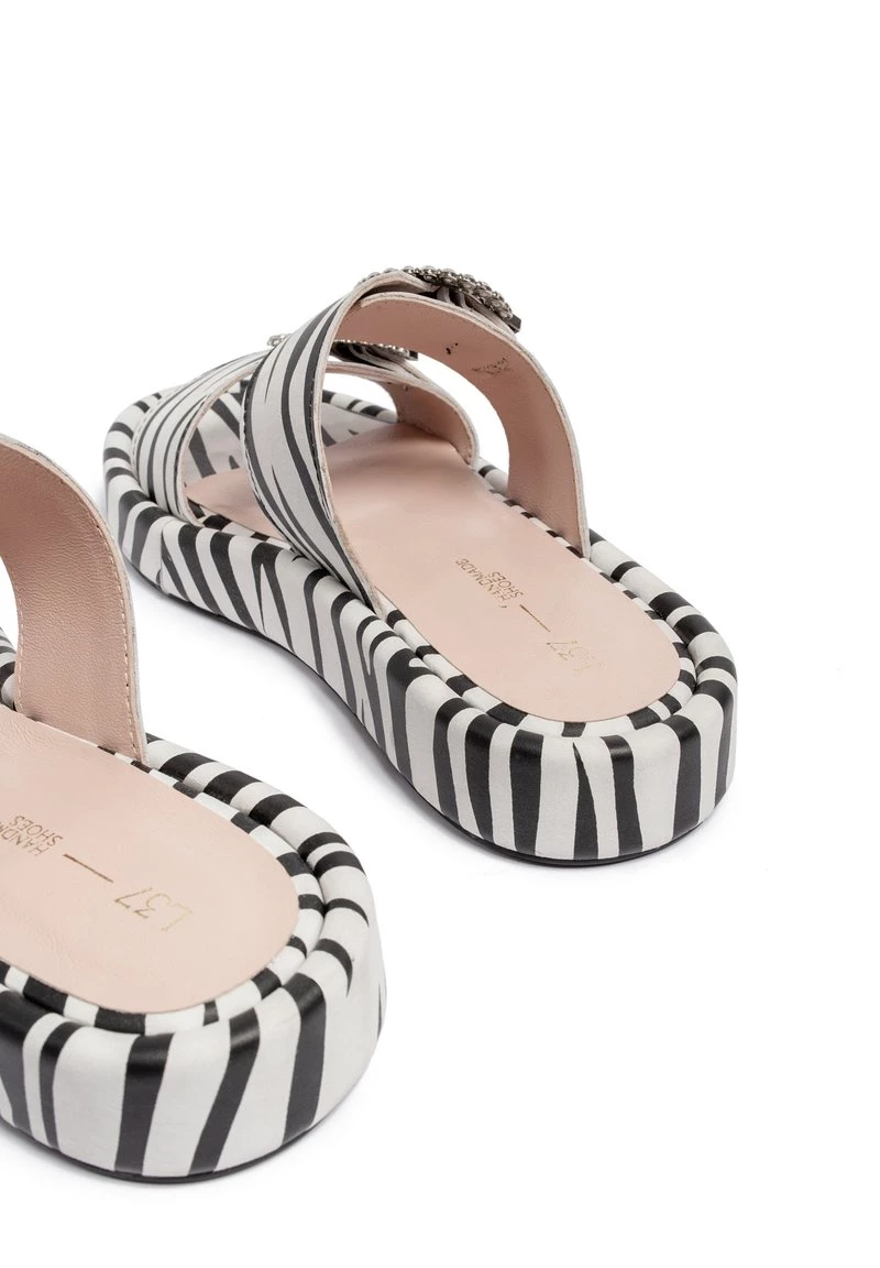 L37 IT'S UNUSUAL Riemensandalette White And Black Damen 5 L37 IT'S UNUSUAL Riemensandalette White And Black Damen – Bild 3